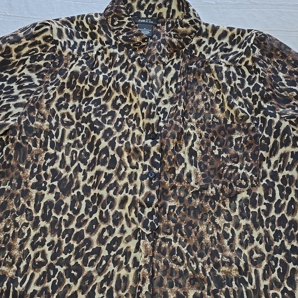 Rue21 Leopard Print Blouse Womens's Size S - Picture 2 of 13
